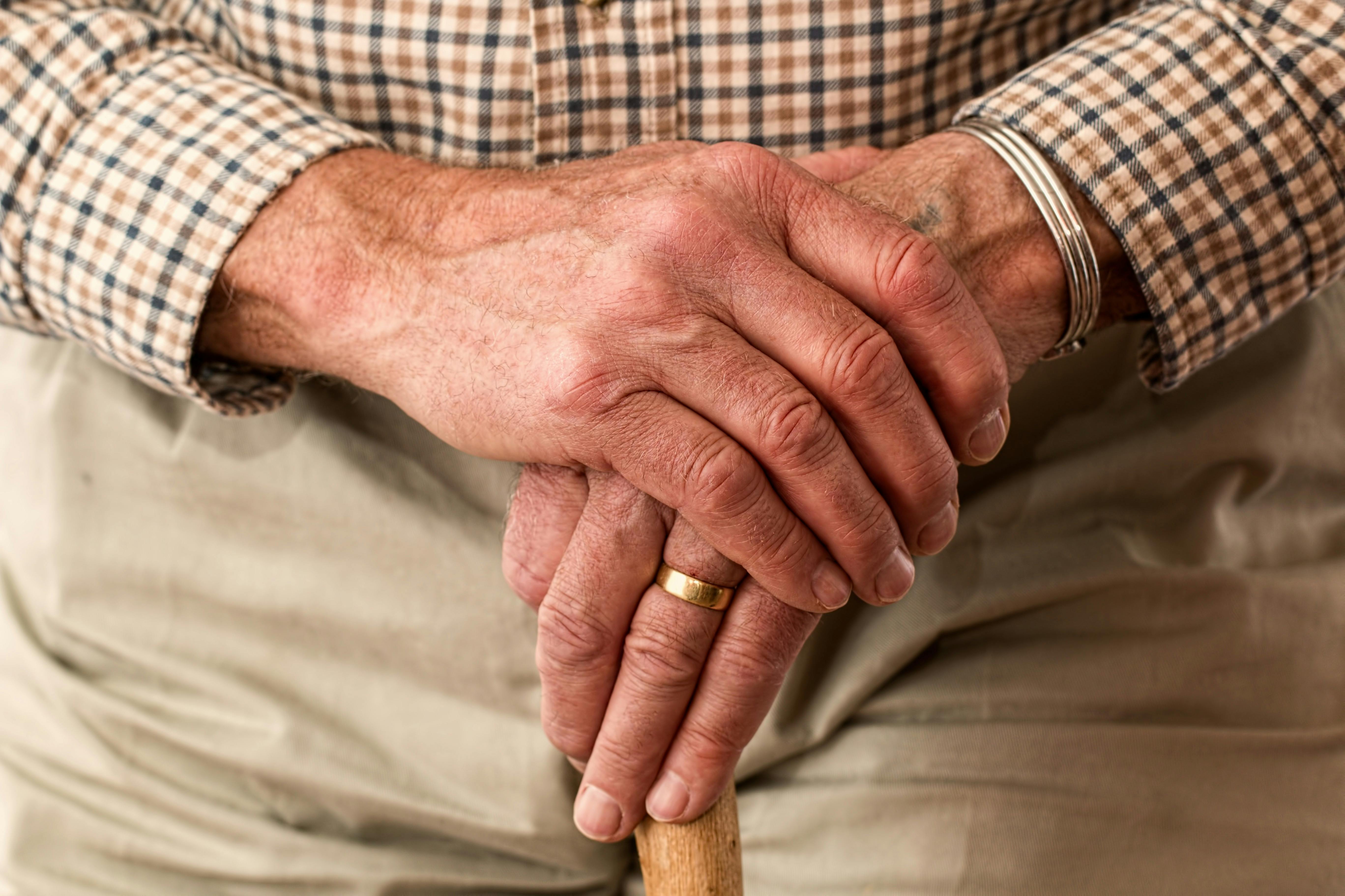 Aides pour personne âgées - vie-professionnelle.fr